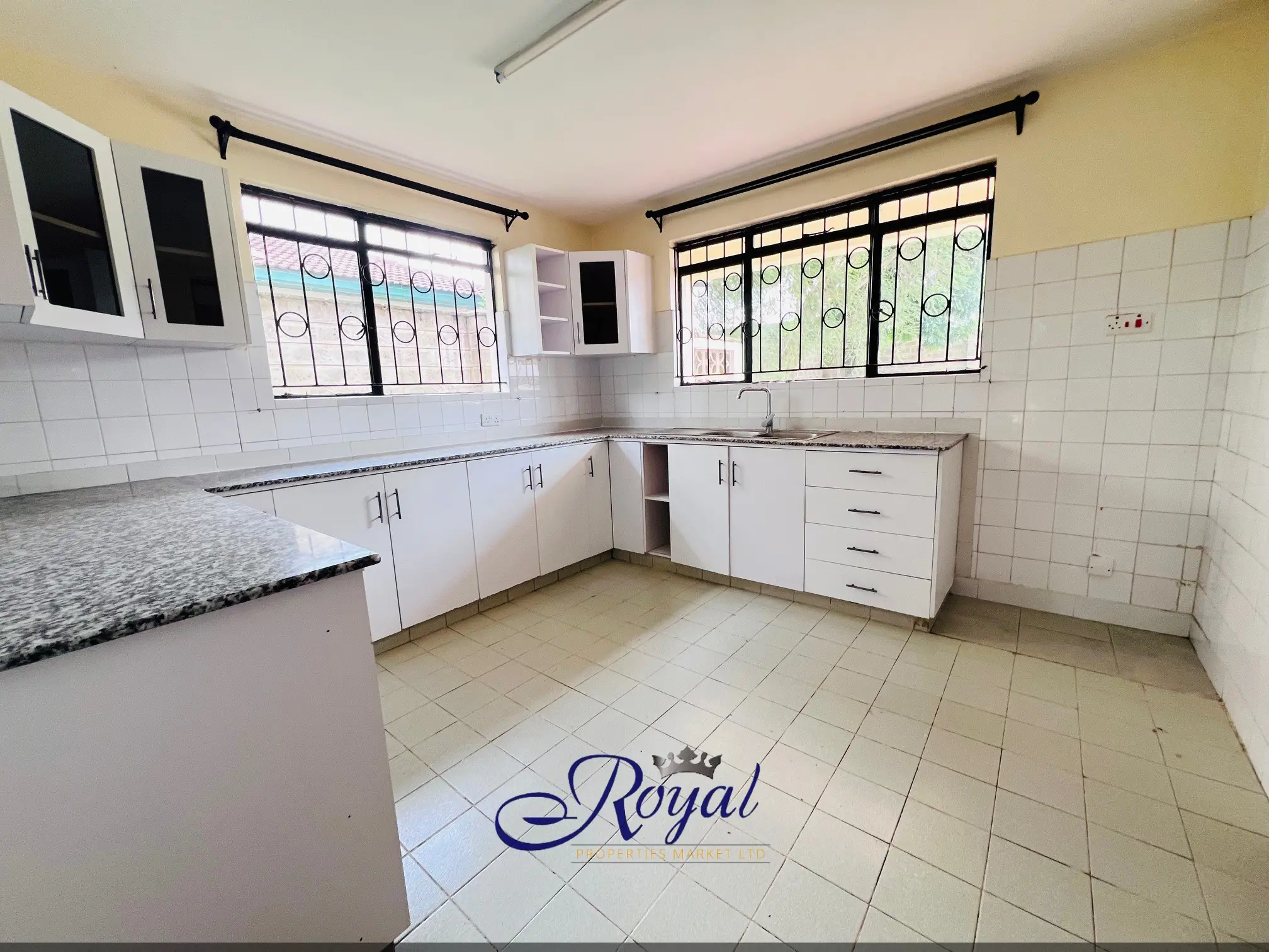 4 bedroom townhouse in a prime-location - MT. View for Sale