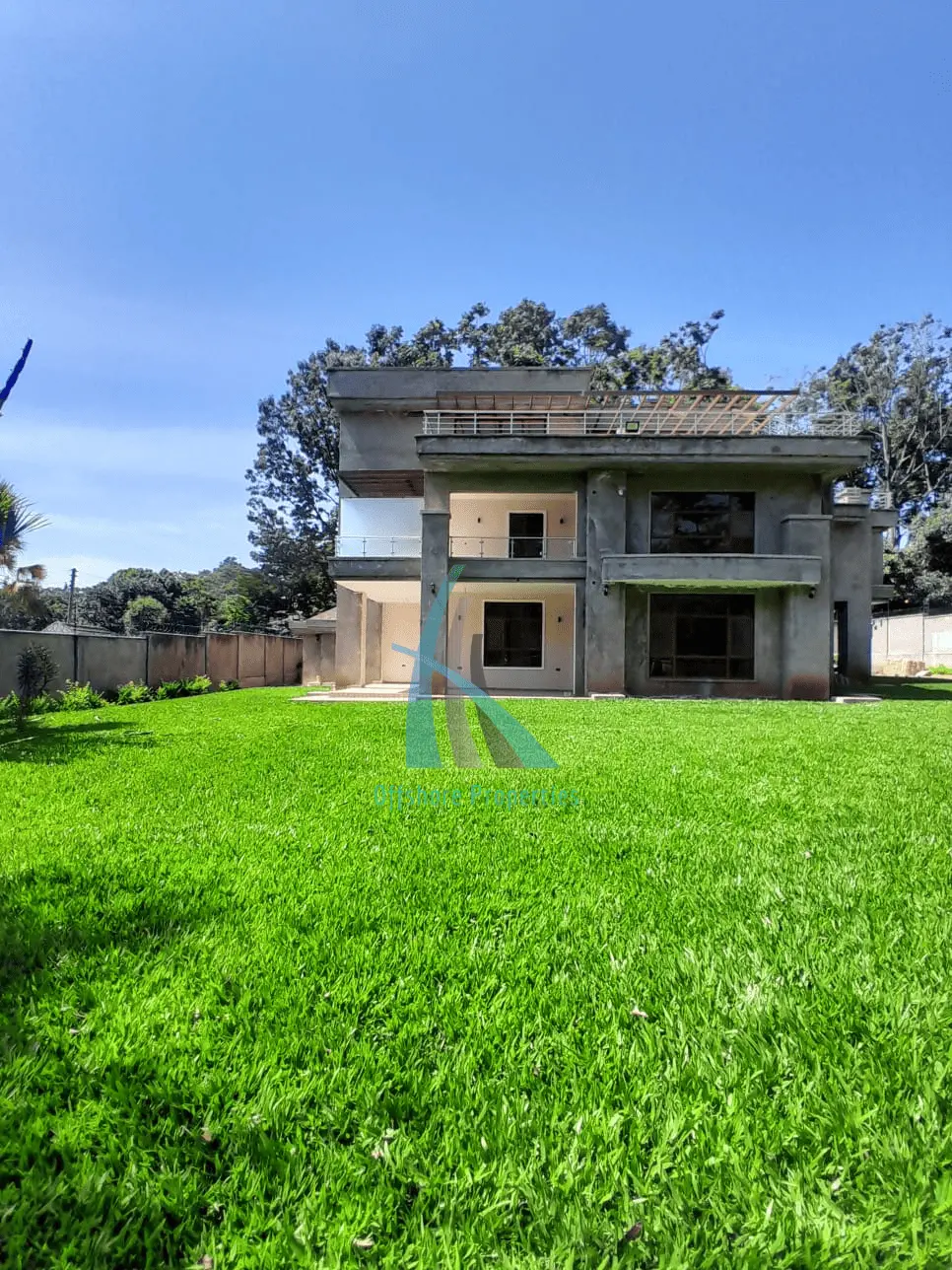Luxury 4 Bedroom Huse for Sale in Rosslyn